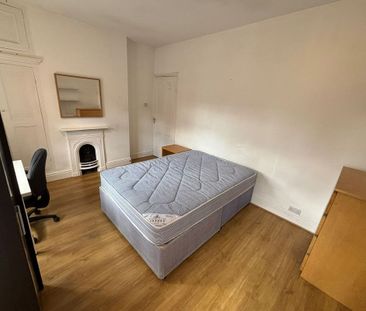 108 Paget Street - Off Street Parking & 4 Huge Doubles Loughborough - Photo 1