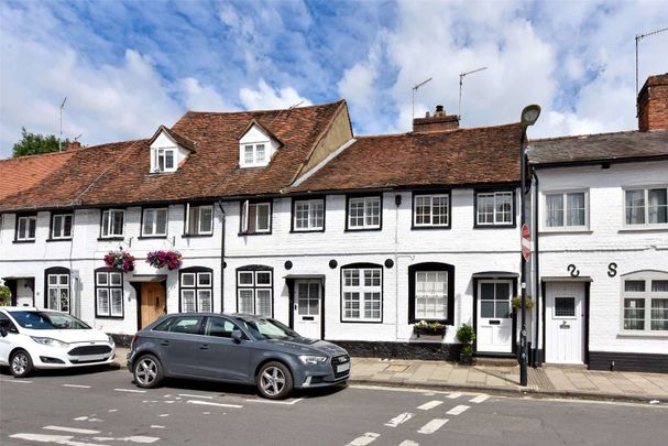 A Grade II period cottage in the heart of Henley close to the River Thames - Photo 1