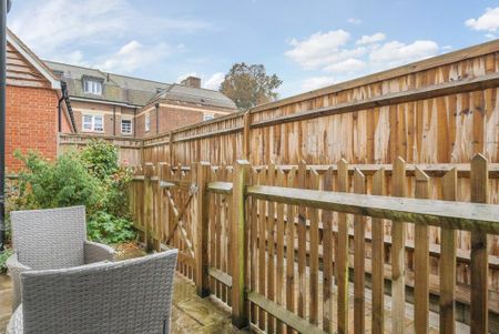 2 bedroom semi-detached house to rent - Photo 2