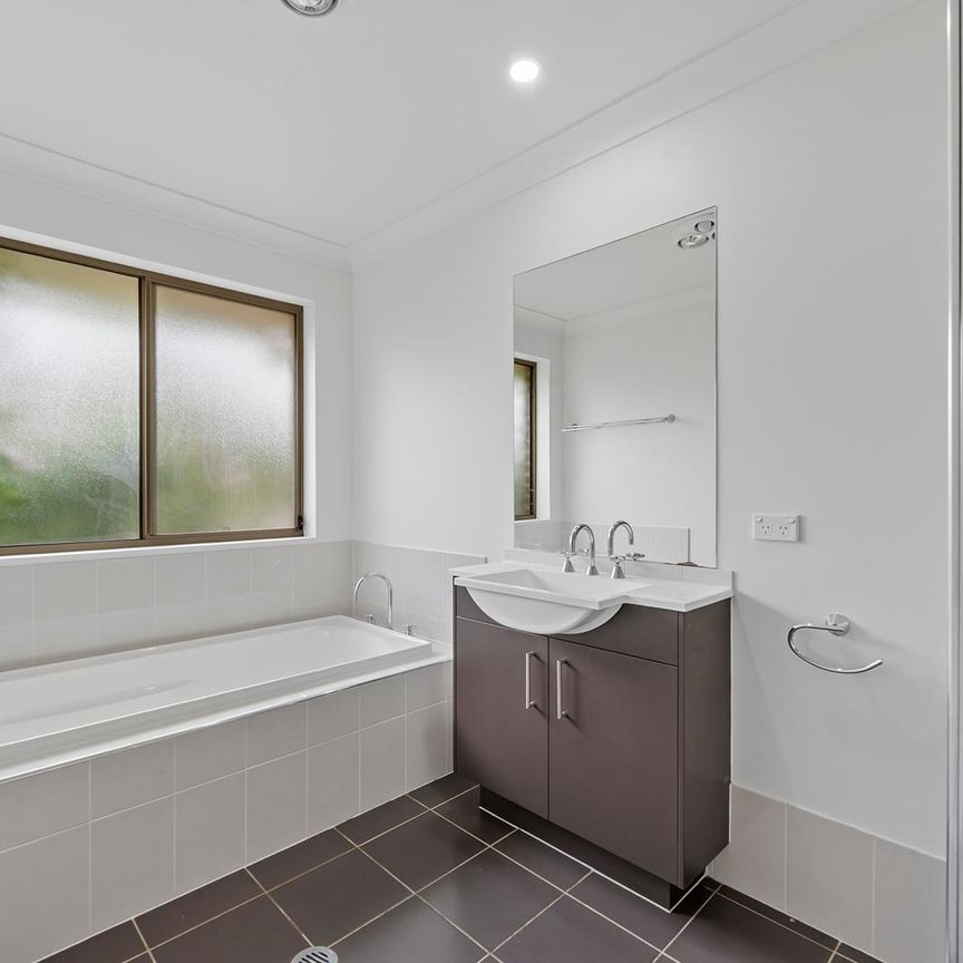 34 Gwen Meredith Loop, Franklin ACT 2913 - House For Rent | Domain - Photo 1