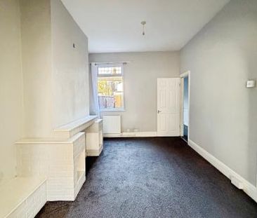 3 bedroom Terraced House To Let - Photo 2