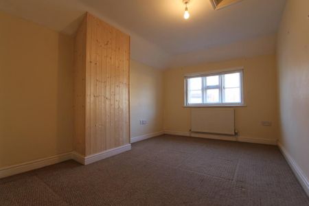 2 bedroom end of terrace house to rent - Photo 3