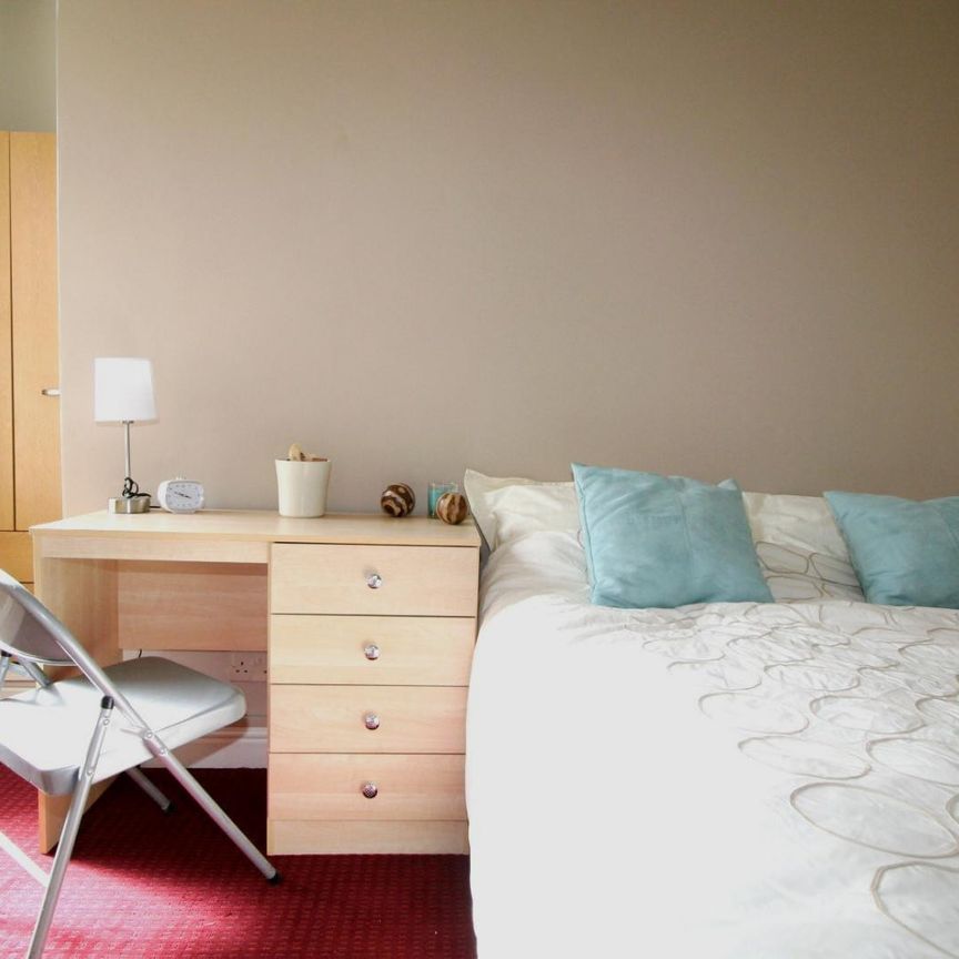 329 KIRKSTALL ROAD Leeds - LS4 2HD - Photo 1