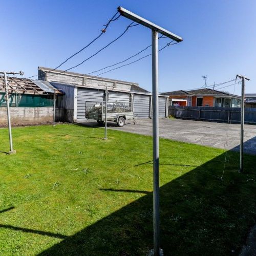 Spacious and bright on Bowmont! - Photo 1