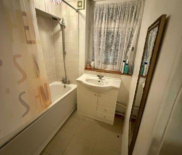 4 bedroom flat share to rent - Photo 4