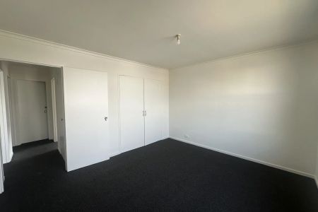 Freshly updated 2 bedroom unit - Photo 4