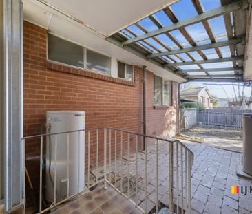 Spacious One Bedroom Home With Private Backyard. - Photo 1