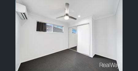 Contemporary 5 Bedroom Home with Dual Kitchens and Outdoor Entertaining with BBQ - Photo 5