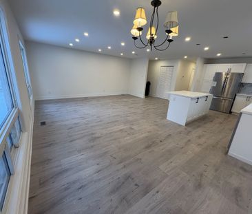 For Lease - 3 Highcroft Road, Barrie, Ontario - Photo 2