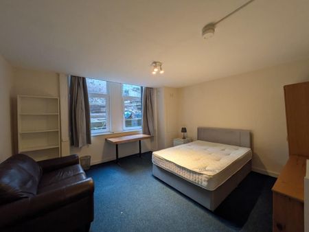 3 bedroom apartment to rent - Photo 4