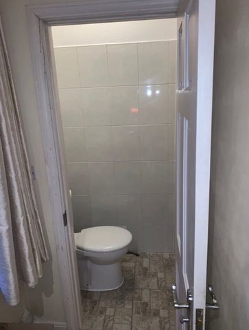 Studio Flat, Staverton Road, NW2 - Photo 2