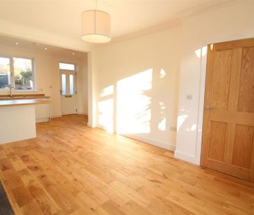 2 bedroom end of terrace house to rent - Photo 2