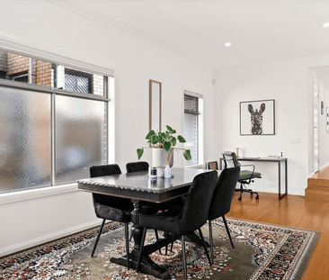 Spacious Family Home with Stunning Parkland Views - Photo 3