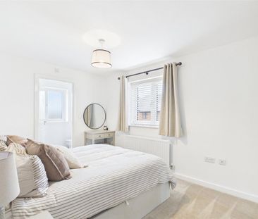 3 bedroom semi-detached house to rent - Photo 5