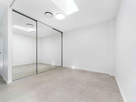 Modern & Spacious - Photo 5