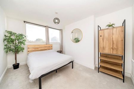 3 bedroom flat to rent - Photo 2
