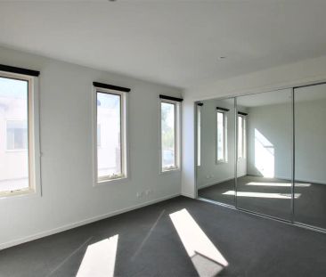 “Modern Townhouse In Perfect Location!” - Photo 3
