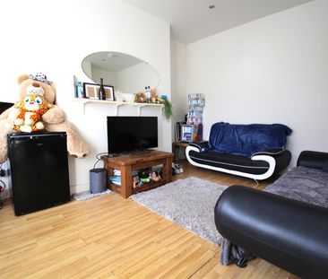 4 bedroom terraced house to rent - Photo 1