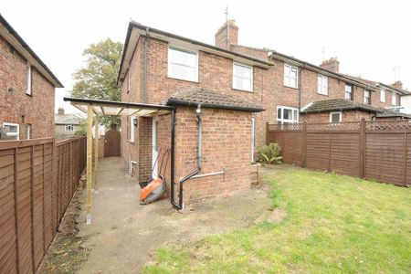 1 bedroom in a house share to rent - Photo 3