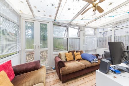 4 bedroom semi-detached house to rent - Photo 2