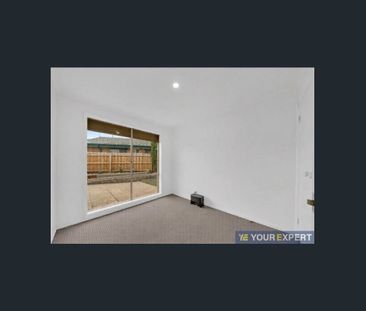 Immaculate Family Residence in an Exceptional Location - Photo 5