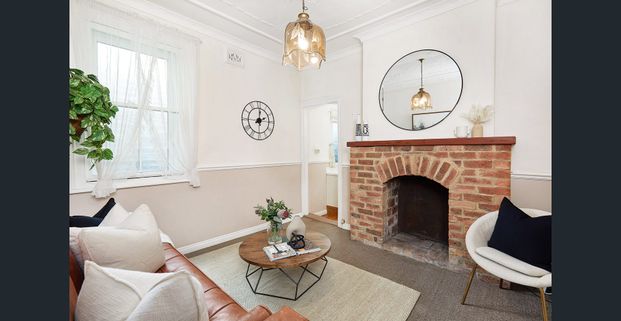 1 week's free rent - $950 per week. Charming Sydenham Home with Rear Lane Access - Photo 1