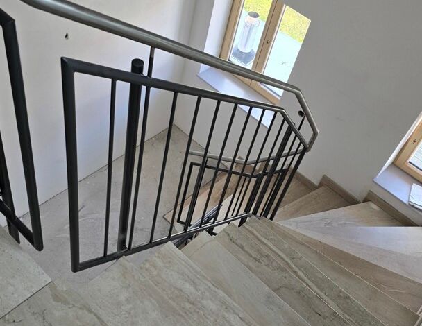 Wohnen im Urlaubsparadies/NEU 3,5-Zi OG 94m² mit Terrasse Wärmepumpe+PV - Photo 1
