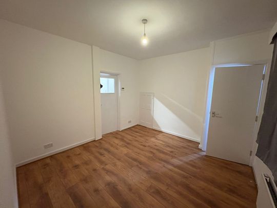 2 Bed Semi-Detached House, Daubeney Road, N17 - Photo 1