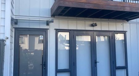 Townhouse close to Hospital, Uni & Grammer zone - Photo 3