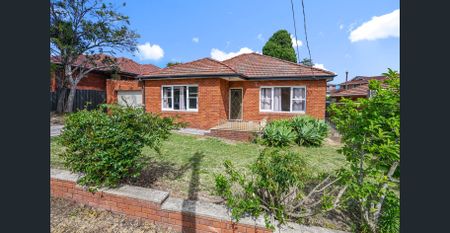 Spacious Family Home in Prime Beverly Hills Location! - Photo 3