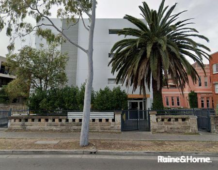 One bedroom apartment perfectly situated in the heart of Randwick - Photo 4