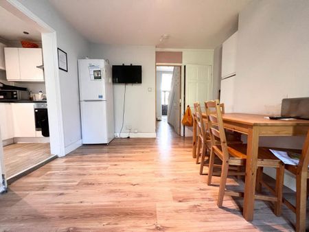 1 bedroom in a house share to rent - Photo 2