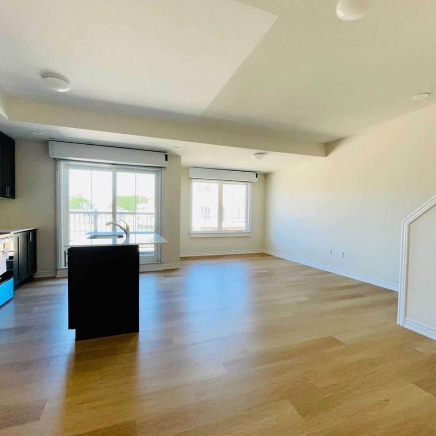 For Lease - 470 Beresford Path Unit# 9, Oshawa, Ontario - Photo 1