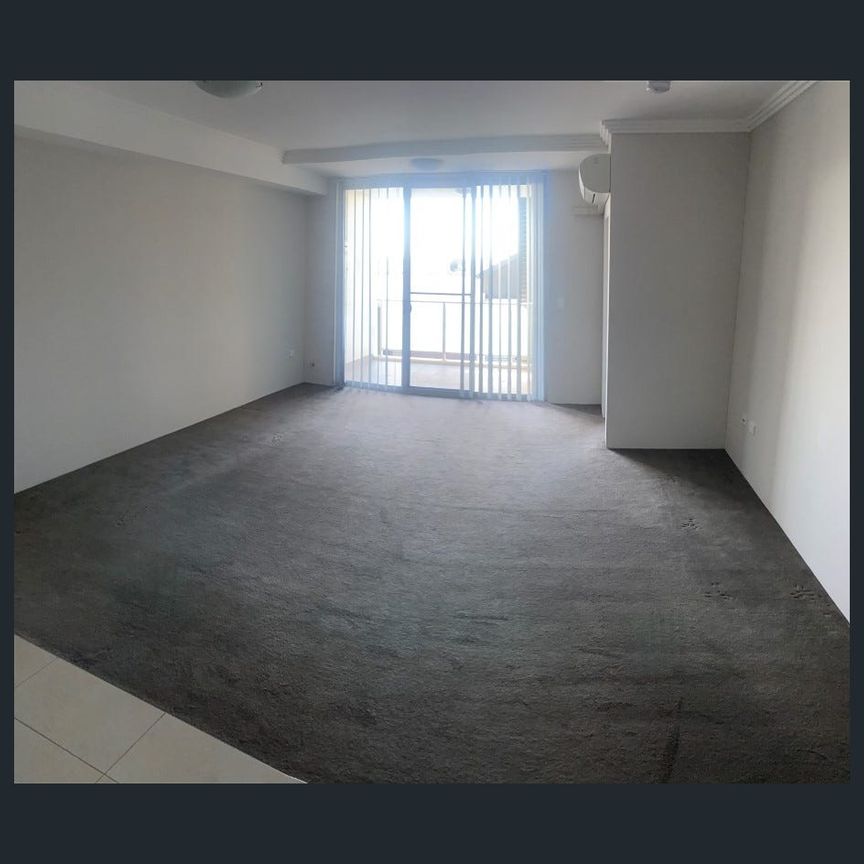 TWO BED APARTMENT IN PARK CENTRAL !!!! - Photo 1