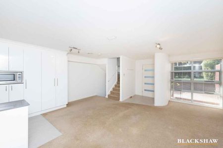 Modern Two-Story Townhouse In Prime Woden Location - Photo 3