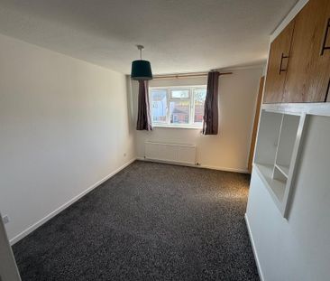 2 bedroom end of terrace house to rent - Photo 2