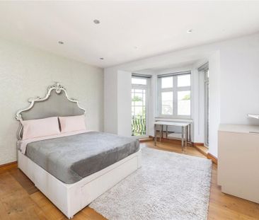 3 bedroom flat to rent - Photo 4