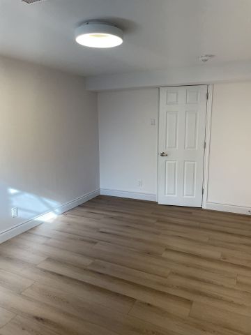 For Lease - 32 Uxbridge Crescent Unit# B, Kanata, Ontario - Photo 3