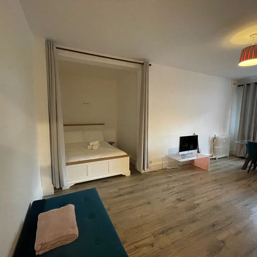 Studio Flat, Howitt Close, NW3 - Photo 1