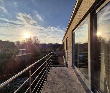 Rustig gelegen appartement met terras en staanplaats. - Photo 1