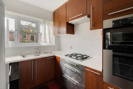 2 Bed Flat - Photo 5