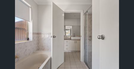 Modern Comfort & Convenient Living with a Christmas Twist! - Photo 5