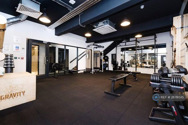 Studio to rent - Photo 1