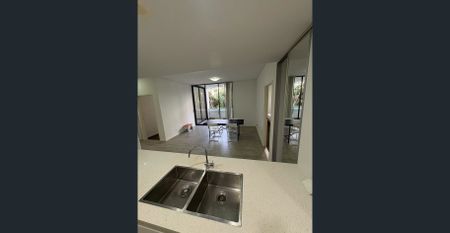 🏡 Modern 2Bed + Study Garden Apartment | Walk to Green Square | Direct Bus to UNSW & USYD! Available From 20/11/2025 To 05/02/2026. - Photo 2