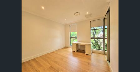 Stylish and Timeless Four Bedrooms Duplex - Photo 5