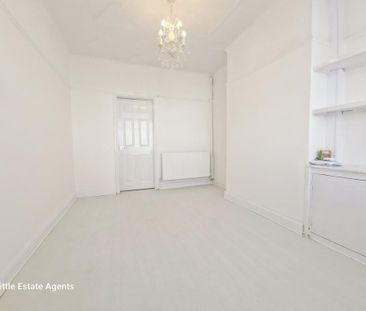 2 bedroom end of terrace house to rent - Photo 2