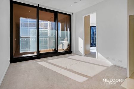 BRIGHT CORNER APARTMENT WITH SENSATIONAL VIEW - Photo 4