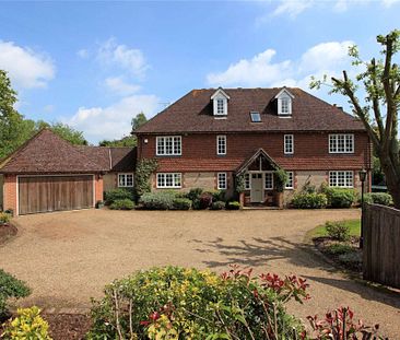 A spectacular family home in a sought-after semi rural location. - Photo 2