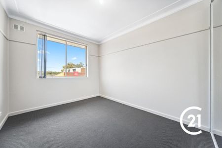 3 Bedroom Apartment - Access Via Dixon Lane - Photo 2