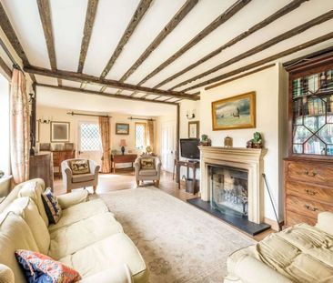 A charming character family home tucked away on the edge of Speldhu... - Photo 2